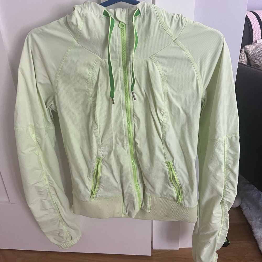 Size 6 Lulu lemon zip up jacket